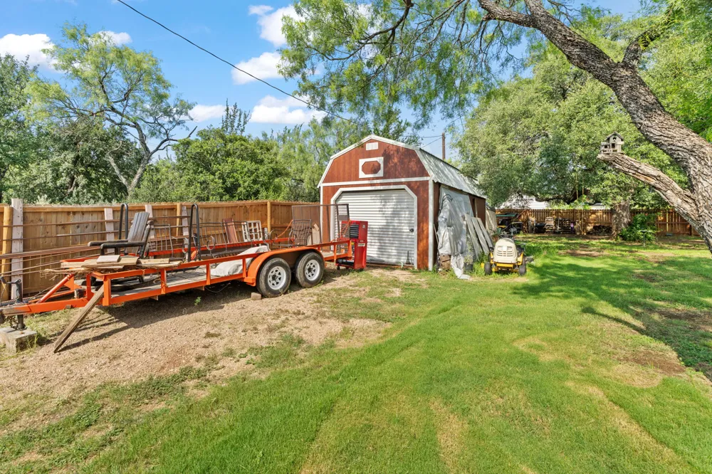 808 Pecan Lane Cottonwood Shores, TX 78657
