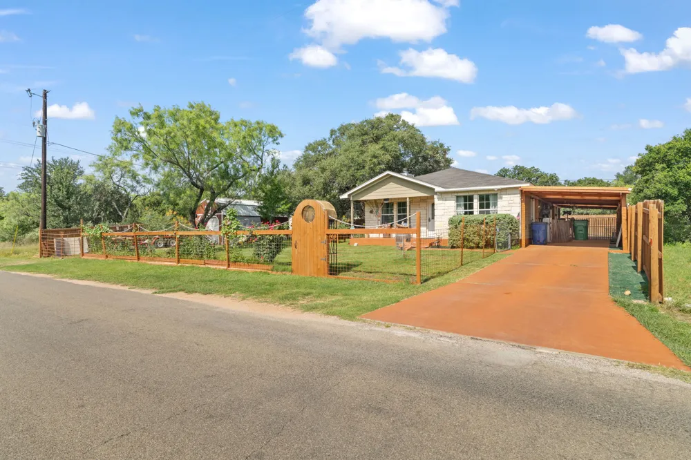 808 Pecan Lane Cottonwood Shores, TX 78657