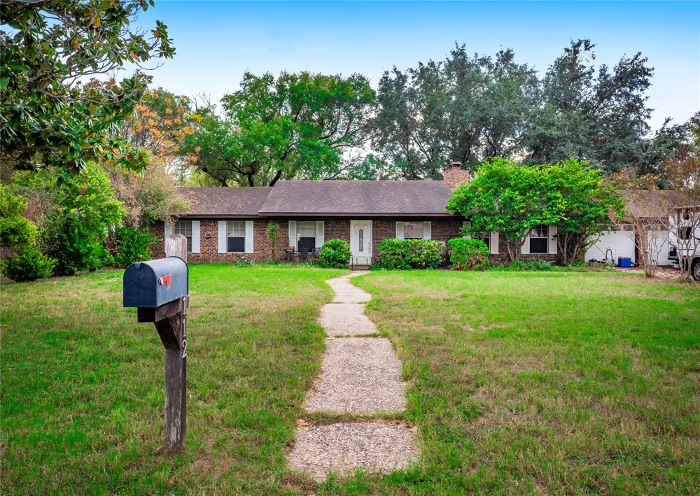 112 Hasler Street Bastrop, TX 78602