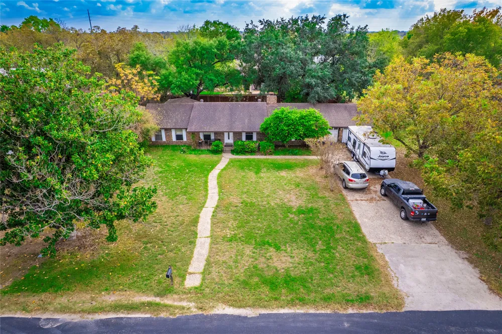 112 Hasler Street Bastrop, TX 78602