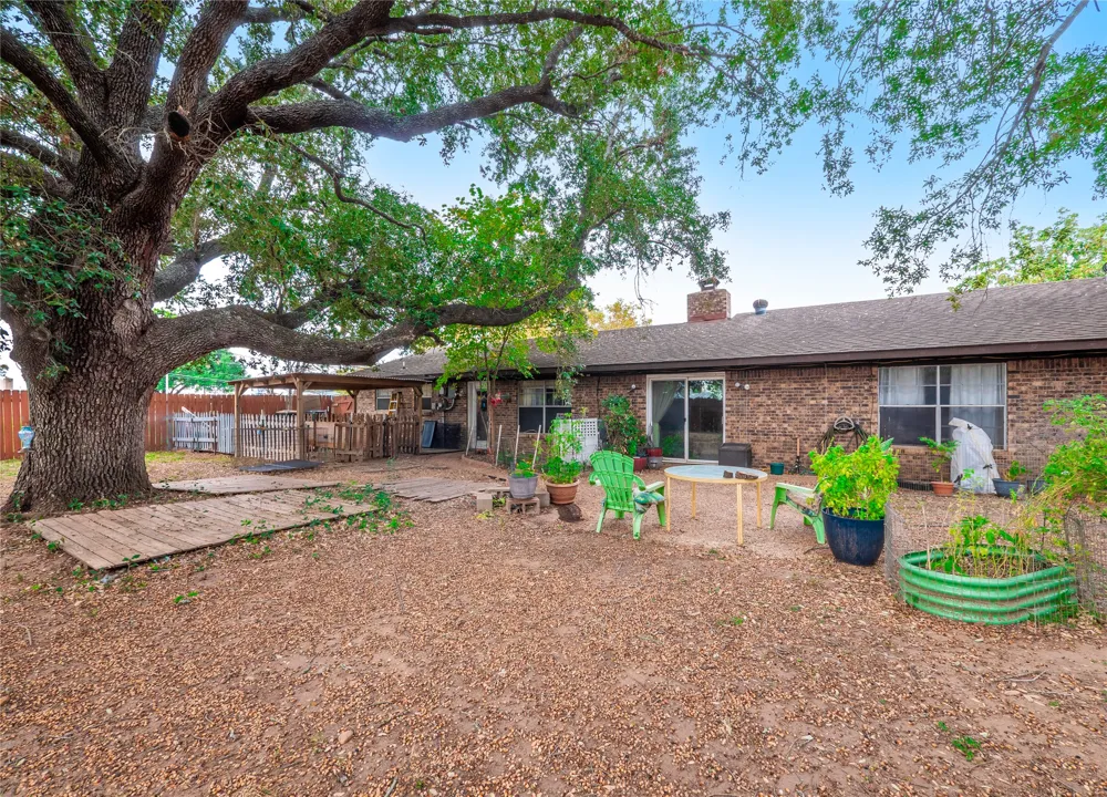 112 Hasler Street Bastrop, TX 78602