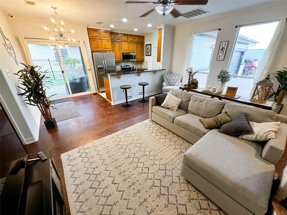 1213 Delsie Drive #B Austin, TX 78734