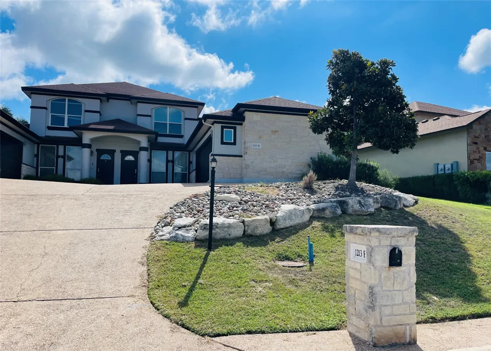1213 Delsie Drive #B Austin, TX 78734