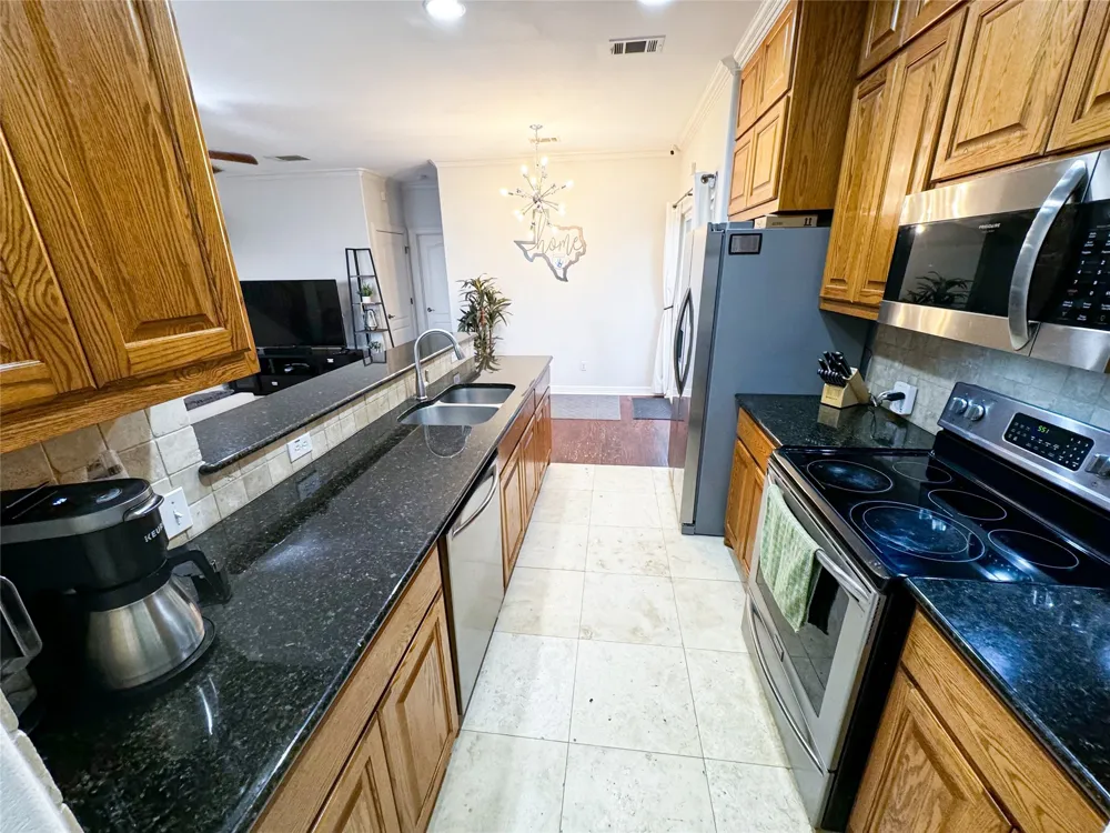 1213 Delsie Drive #B Austin, TX 78734