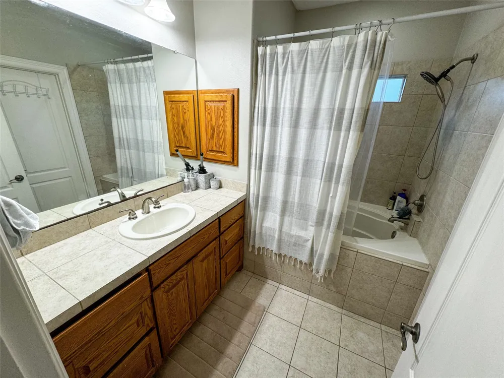 1213 Delsie Drive #B Austin, TX 78734