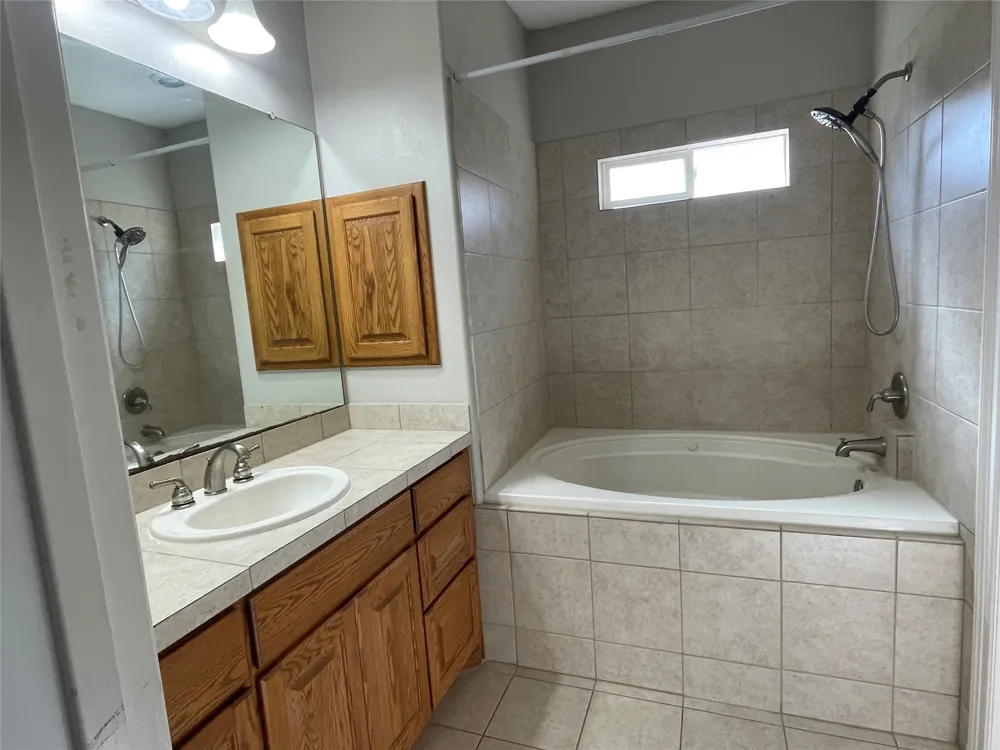 1213 Delsie Drive #B Austin, TX 78734