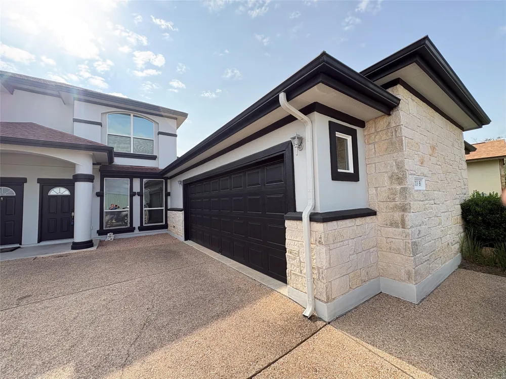 1213 Delsie Drive #B Austin, TX 78734