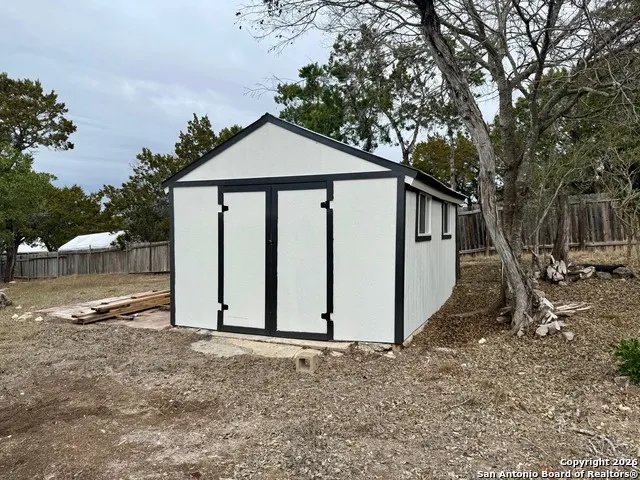 685 Riverside Pipe Creek, TX 78063