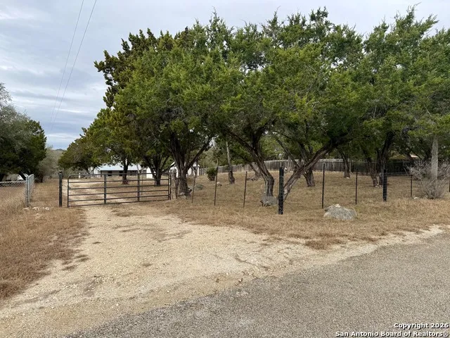 685 Riverside Pipe Creek, TX 78063