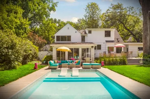 2320 Parklands Road