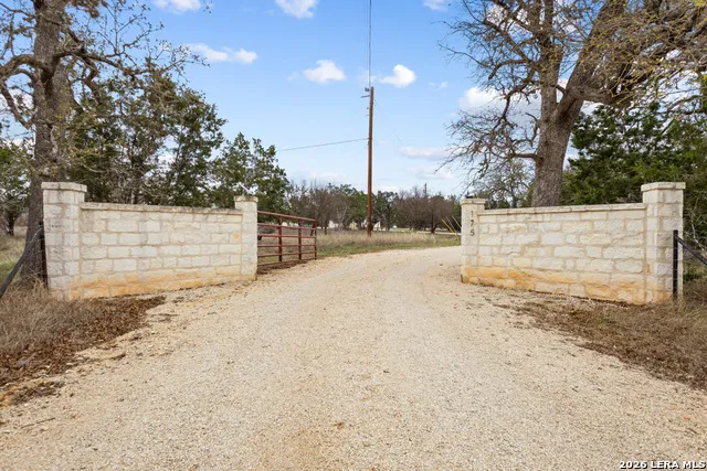 175 Pine Tree Medina, TX 78055