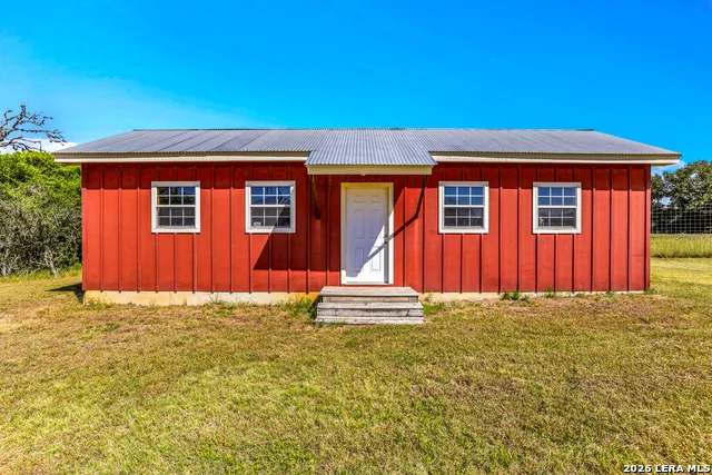 13830 STATE HIGHWAY 16 S Pipe Creek, TX 78063
