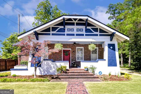 1205 Munro AVE