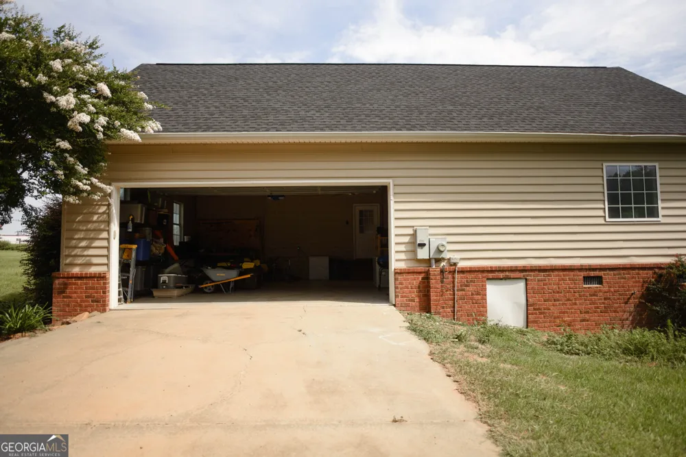 247 Darrell Thompson RD Lyons, GA 30436
