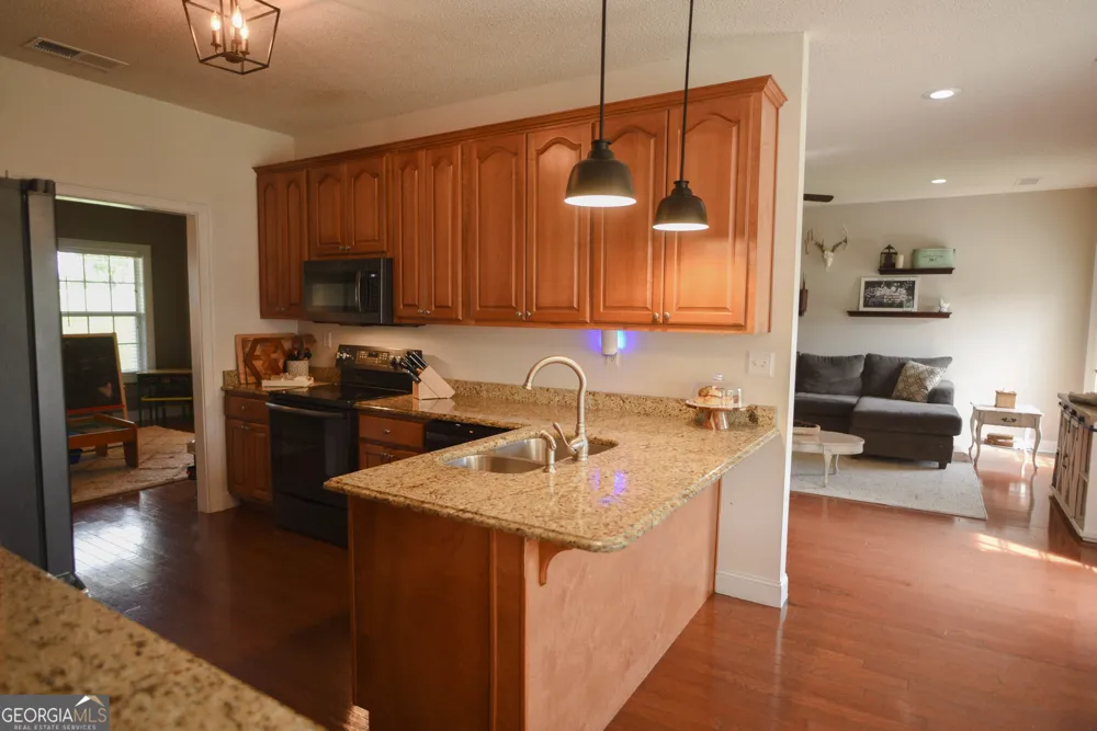247 Darrell Thompson RD Lyons, GA 30436