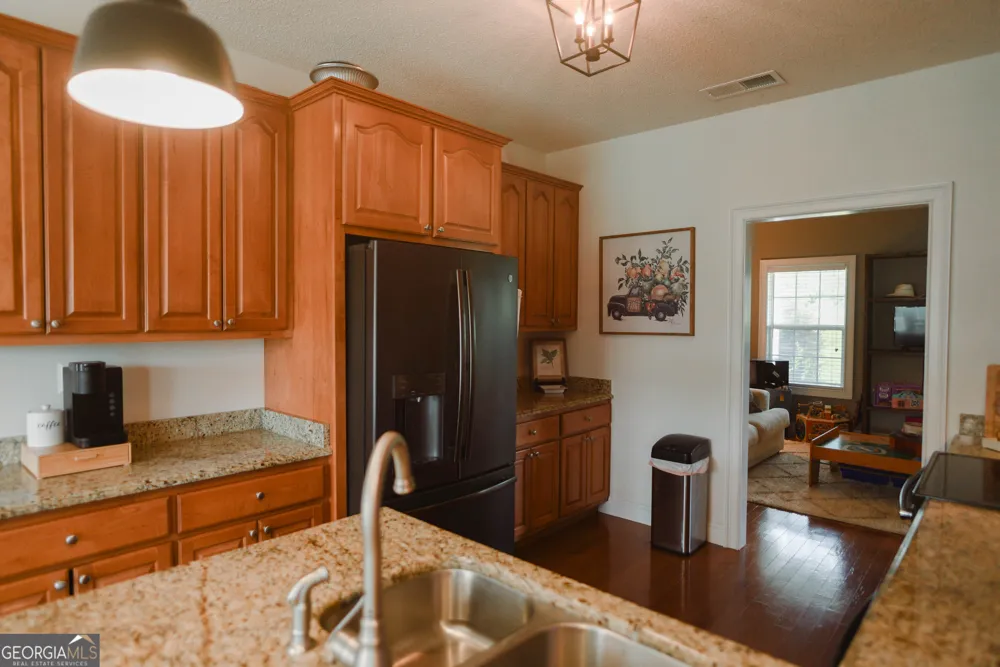 247 Darrell Thompson RD Lyons, GA 30436