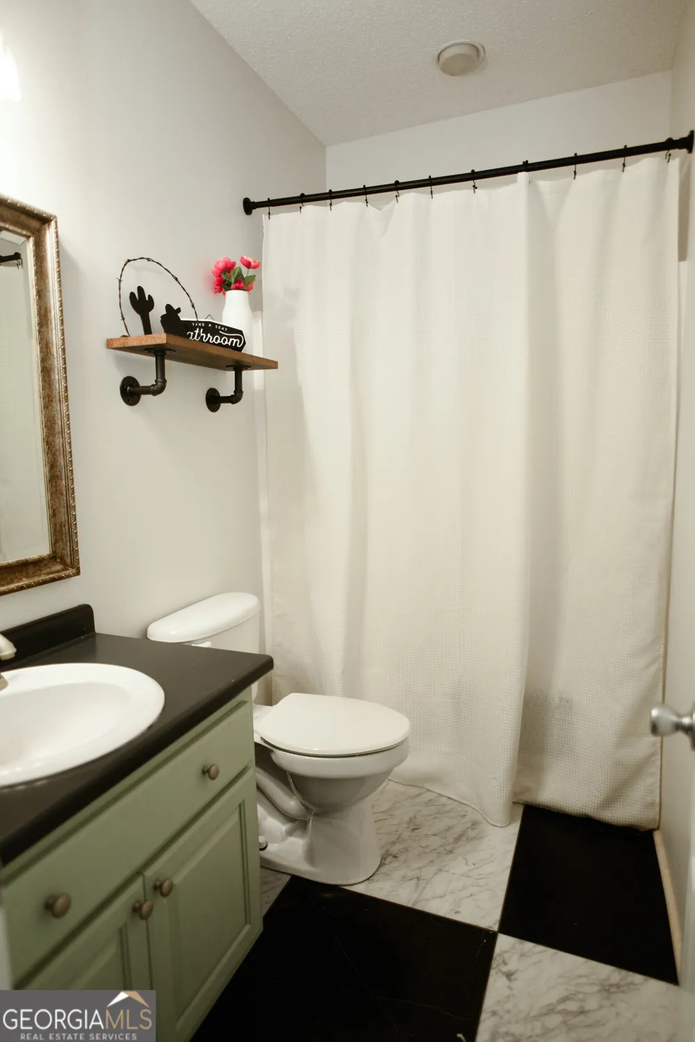 247 Darrell Thompson RD Lyons, GA 30436