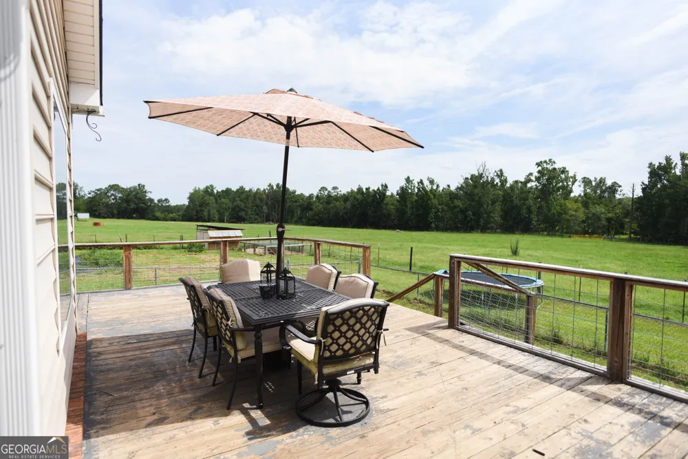 247 Darrell Thompson RD Lyons, GA 30436