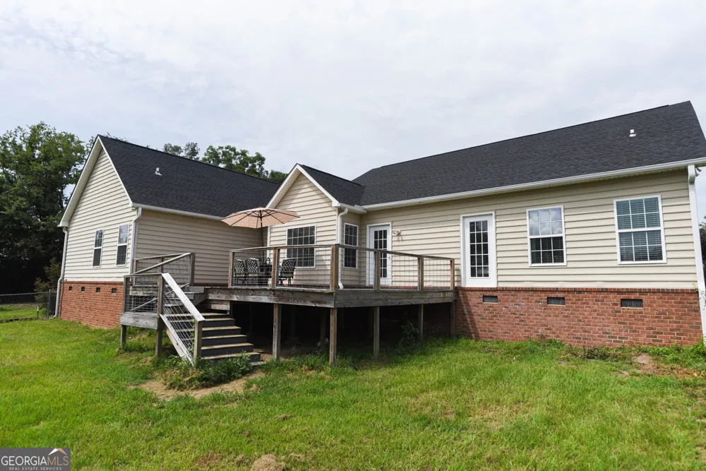 247 Darrell Thompson RD Lyons, GA 30436