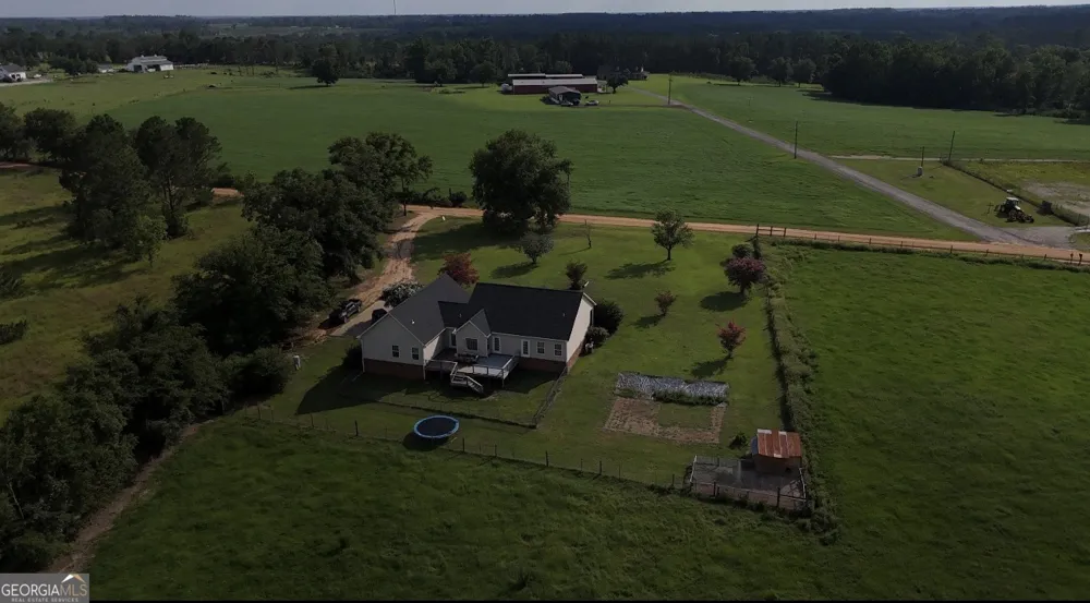 247 Darrell Thompson RD Lyons, GA 30436