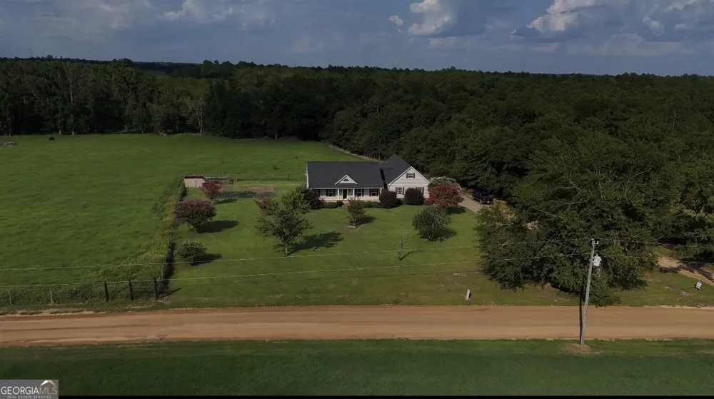 247 Darrell Thompson RD Lyons, GA 30436