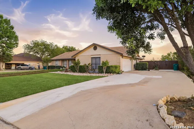 15224 PARK PLACE DR Lytle, TX 78052