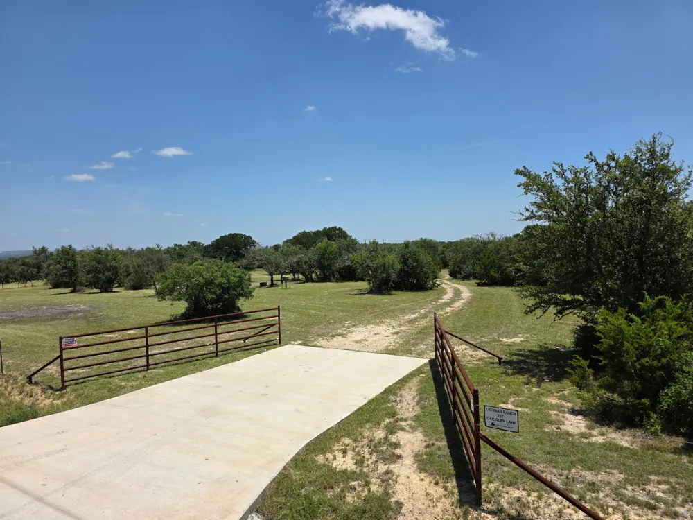 237 Oak Glen Lane Briggs, TX 78608