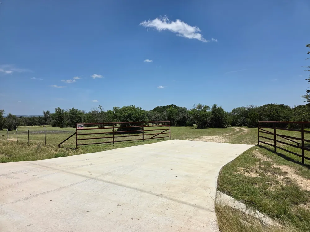 237 Oak Glen Lane Briggs, TX 78608