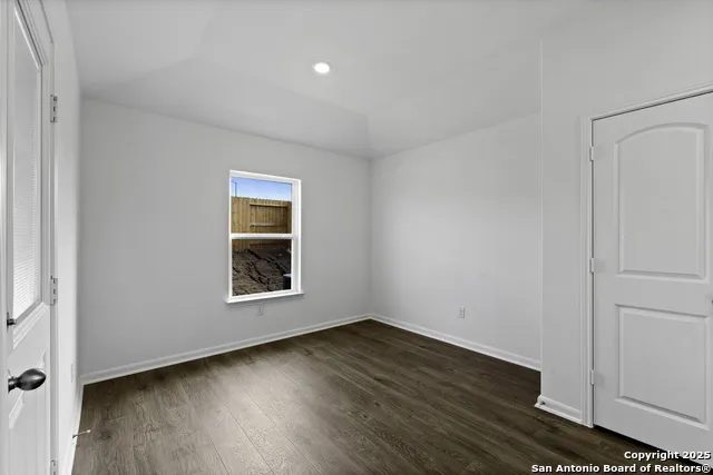 16177 Farmer Lytle, TX 78052