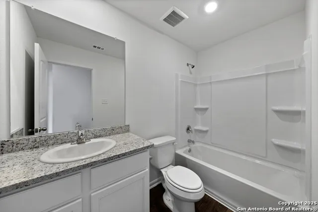 16177 Farmer Lytle, TX 78052