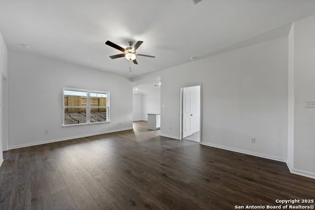 16177 Farmer Lytle, TX 78052