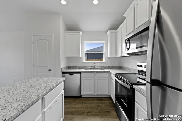 16177 Farmer Lytle, TX 78052
