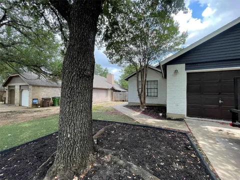 2031 Redwing Way
