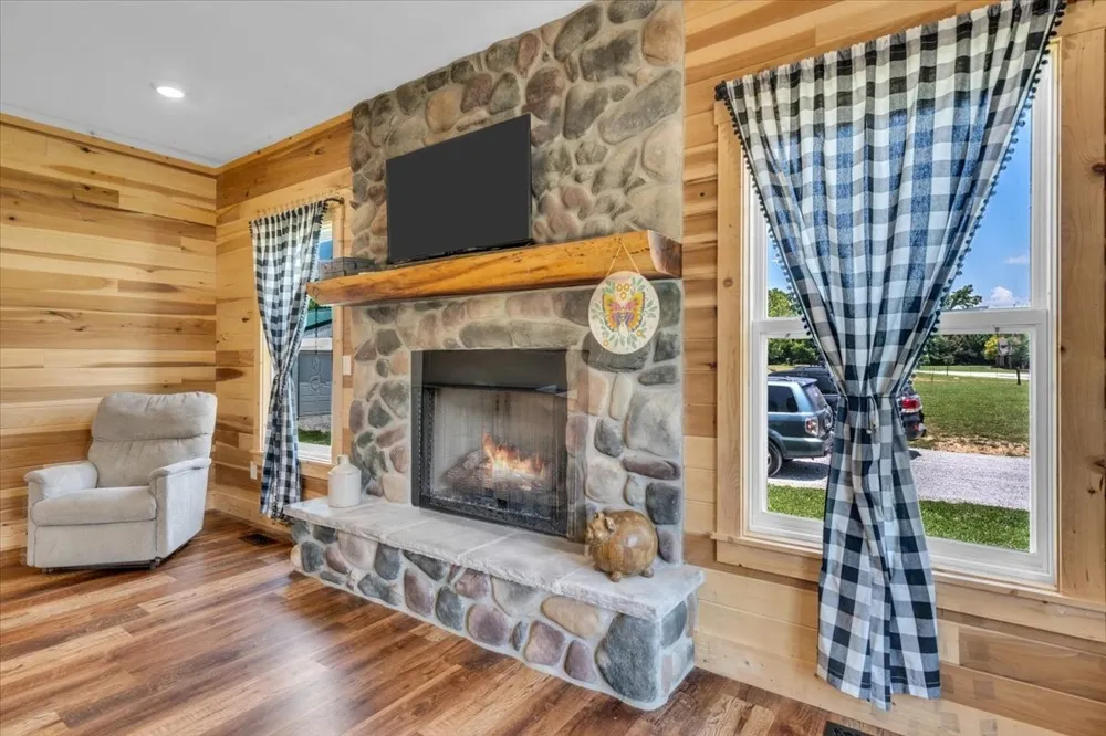 178 Walnut Creek Dr Manchester, TN 37355