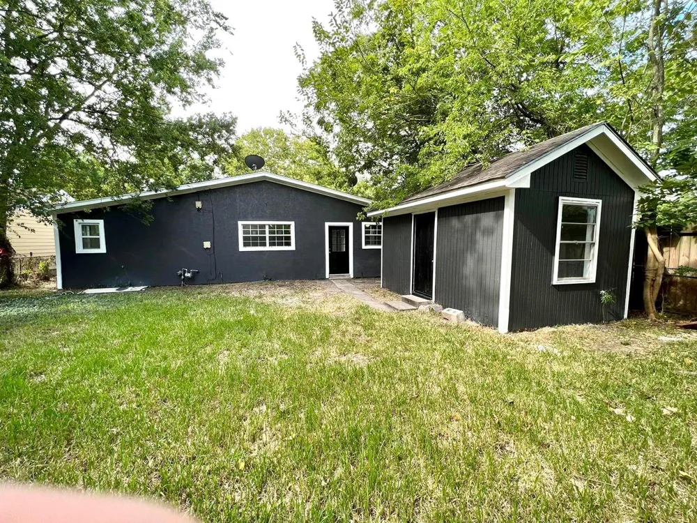 2107 Garvey Drive Pasadena, TX 77506