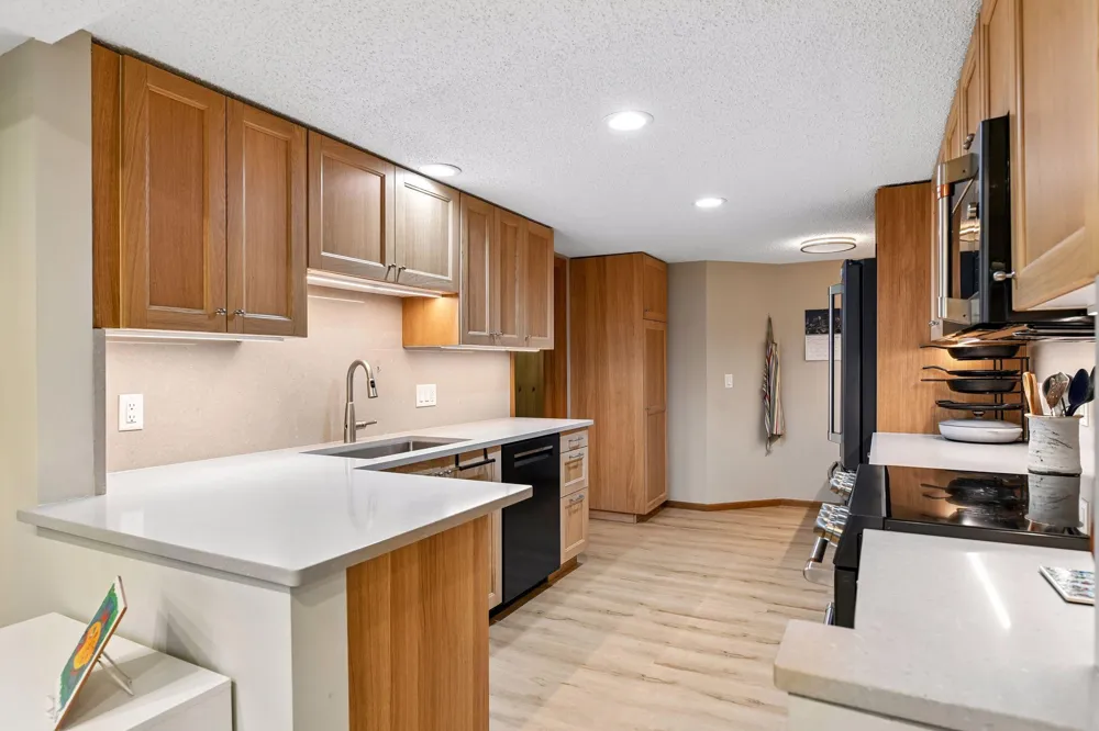 6051 Laurel Avenue #112 Golden Valley, MN 55416