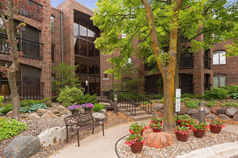 6051 Laurel Avenue #112 Golden Valley, MN 55416
