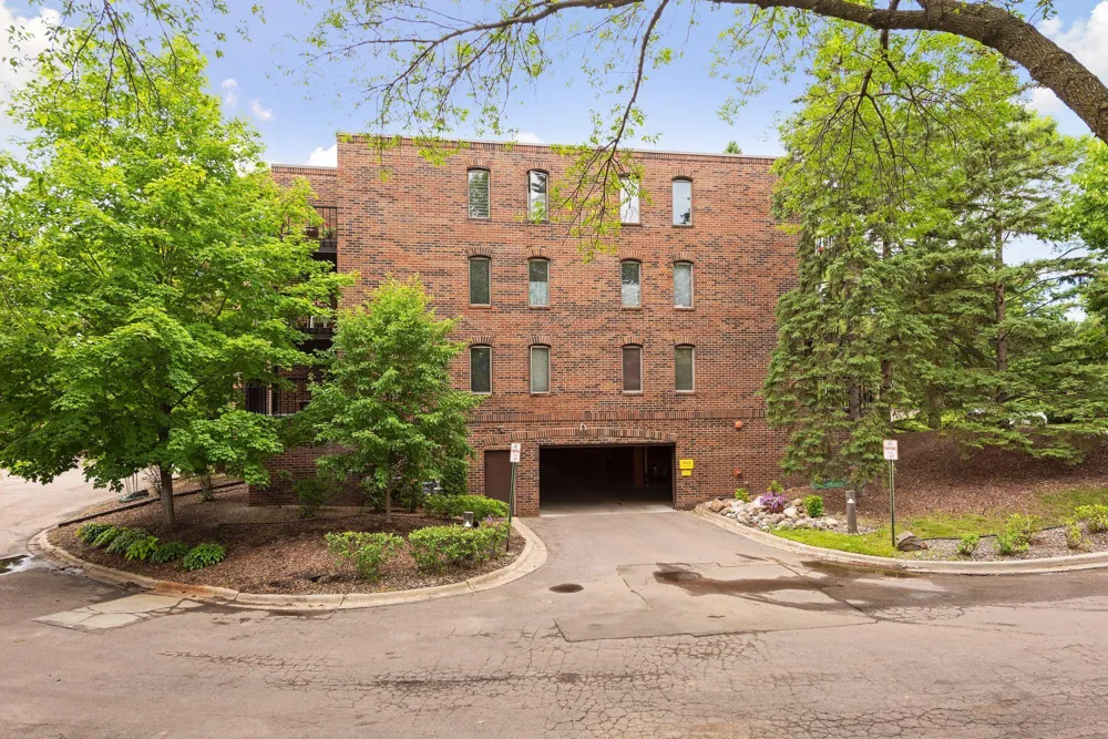 6051 Laurel Avenue #112 Golden Valley, MN 55416