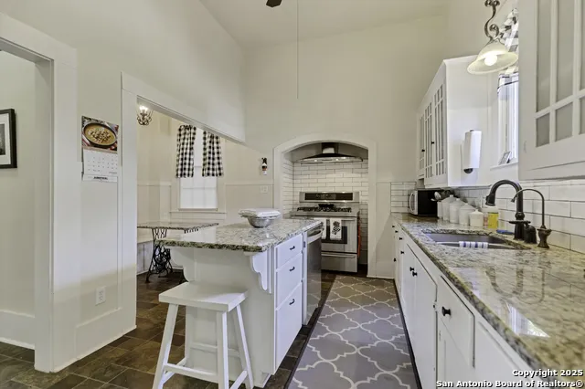 406 Tilden Kenedy, TX 78119