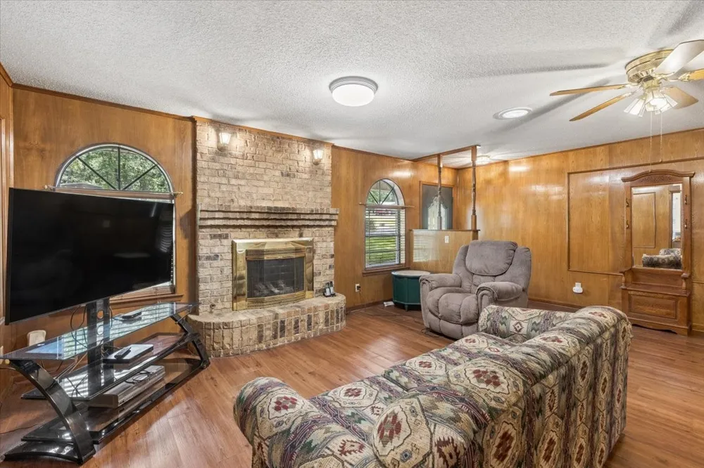 1160 County Road 2425 Mineola, TX 75773