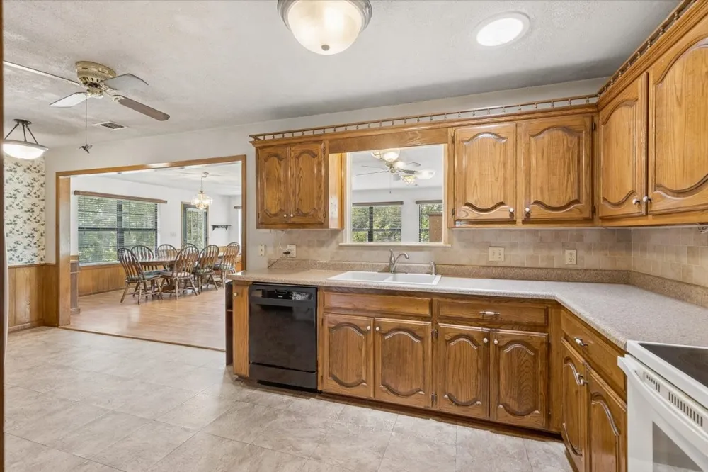 1160 County Road 2425 Mineola, TX 75773