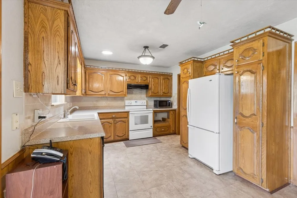 1160 County Road 2425 Mineola, TX 75773