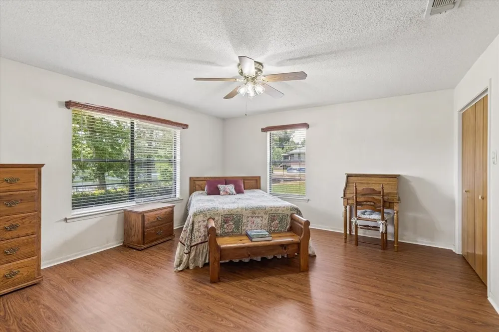 1160 County Road 2425 Mineola, TX 75773