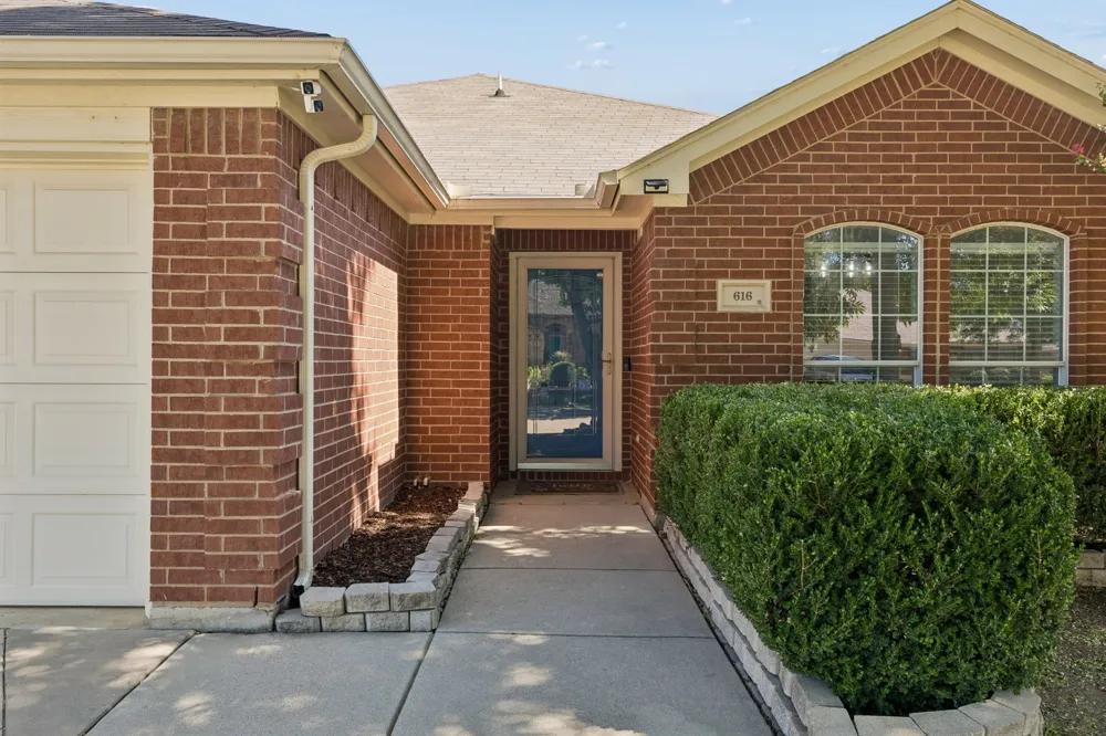 616 Steerman Court Saginaw, TX 76179