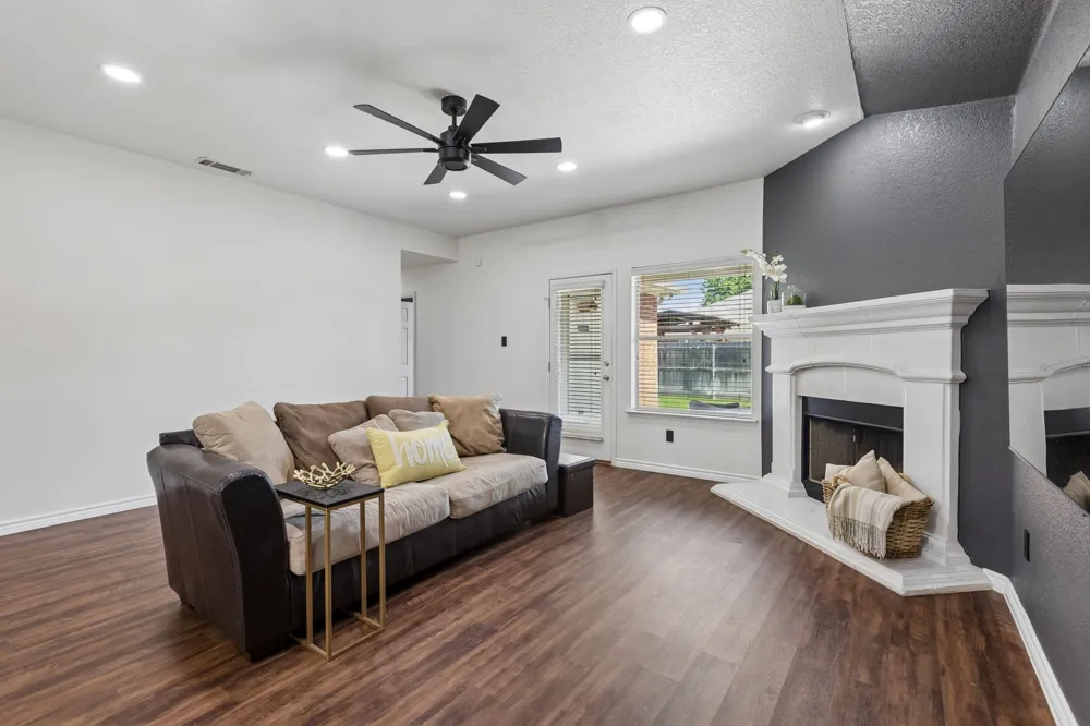 616 Steerman Court Saginaw, TX 76179
