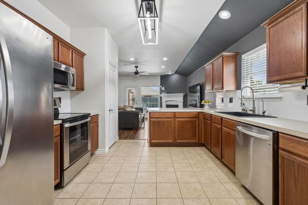 616 Steerman Court Saginaw, TX 76179