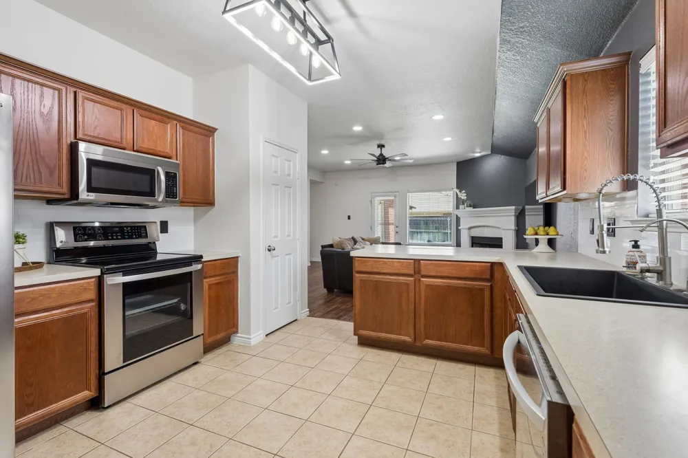 616 Steerman Court Saginaw, TX 76179