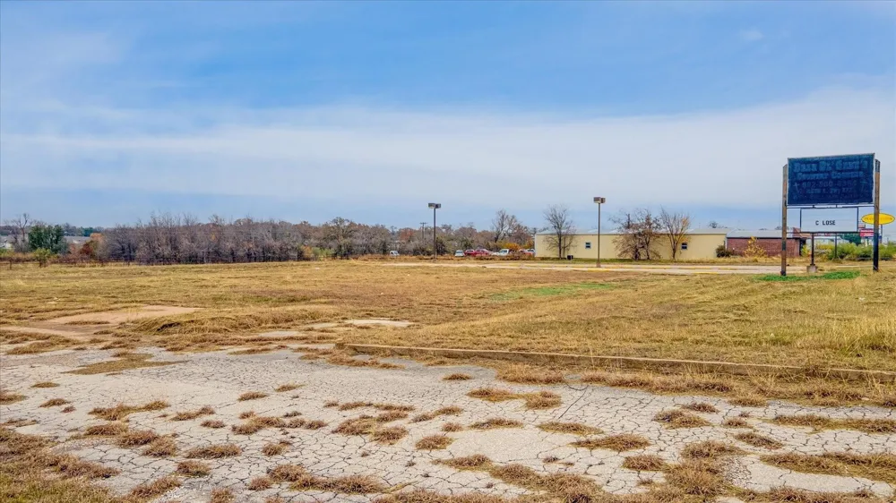 4426 E US HIGHWAY 377 Granbury, TX 76049