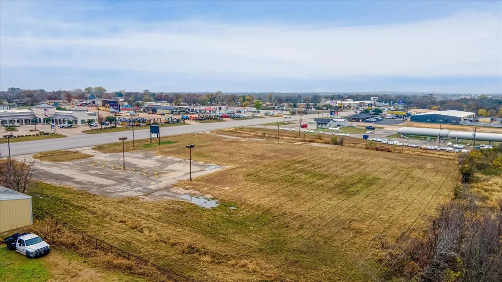 4426 E US HIGHWAY 377 Granbury, TX 76049