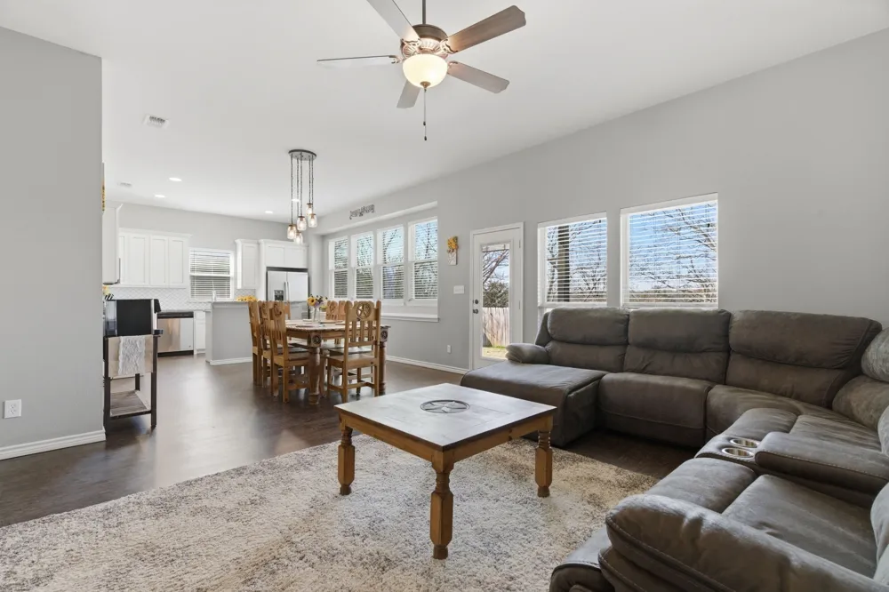711 Hadley Lane Valley View, TX 76272